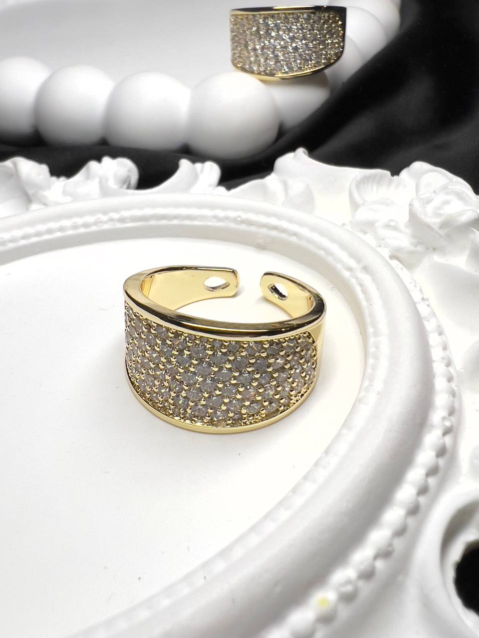 Pierścionek ze stali regulowany z cyrkoniami „Subtelny Blask”