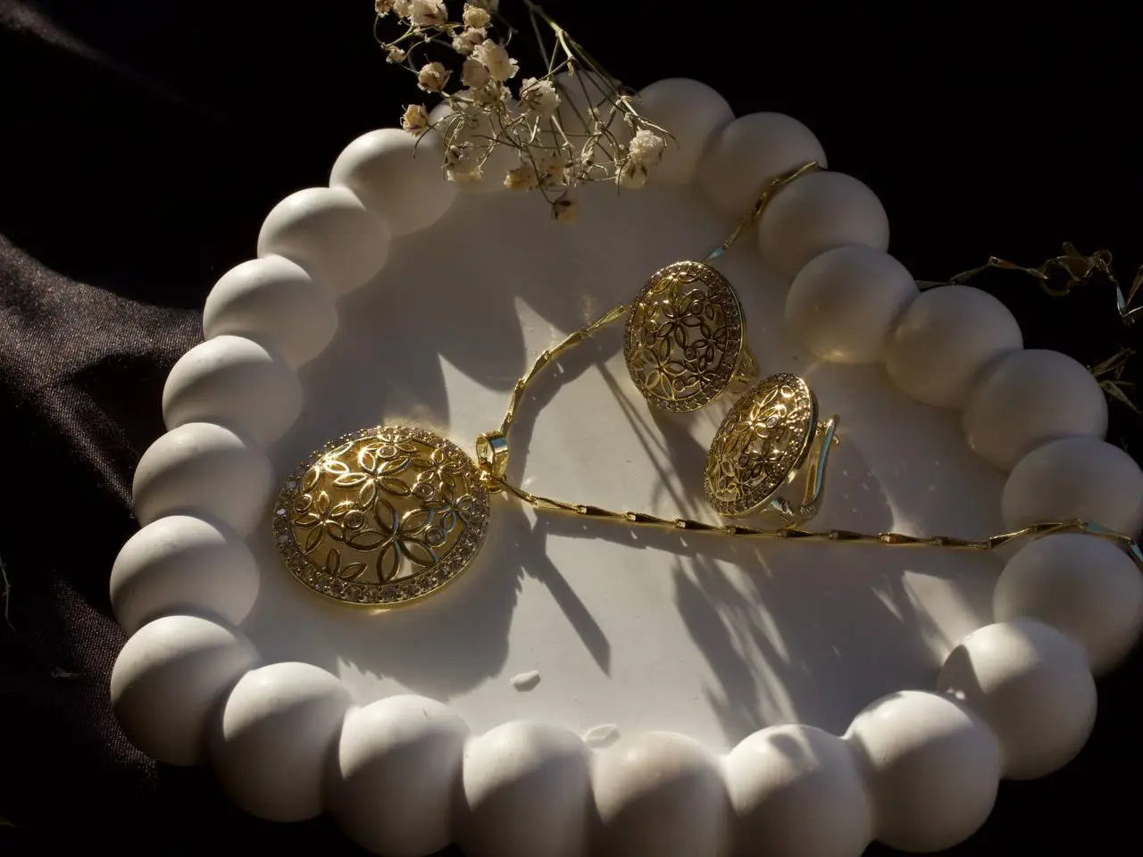 Komplet ze stali „Kwiatowa Elegancja” z cyrkoniami